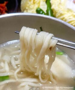 金慶子元祖手工刀削麵與包肉