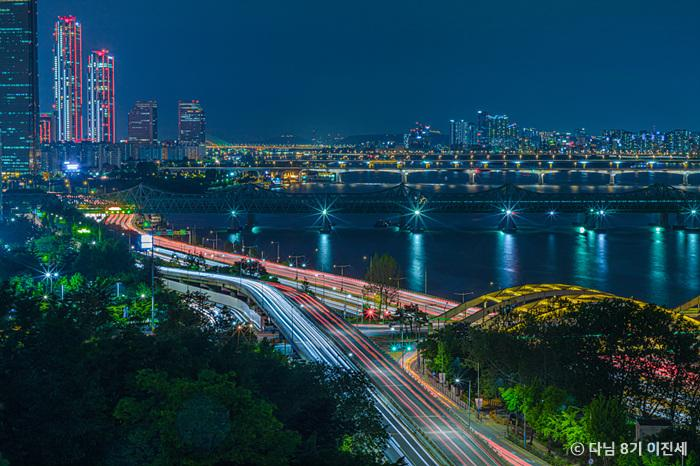 首爾漢江夜景 城市燈光與漢江風景